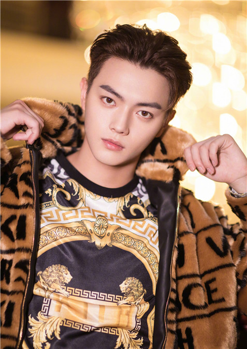 难怪许凯的颜值这么高,妈妈的长得就"很不soso",出道吧
