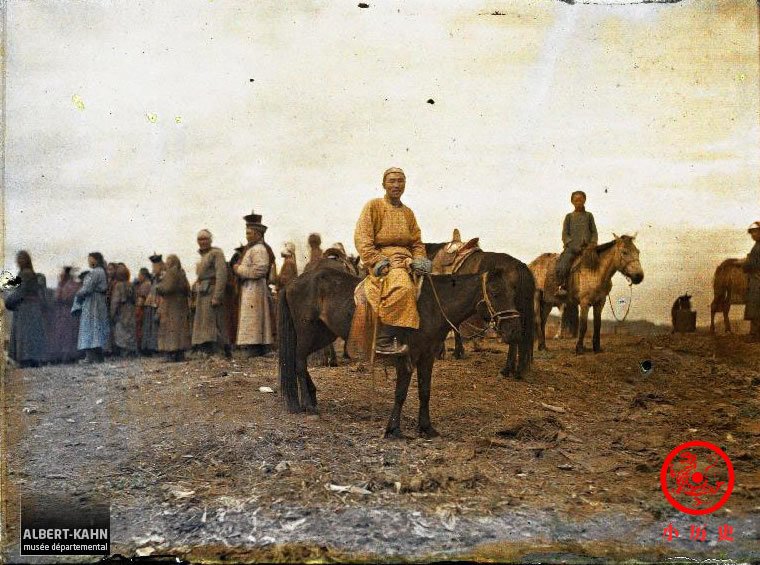 1913年老照片:骑马的妇女,低矮的监狱