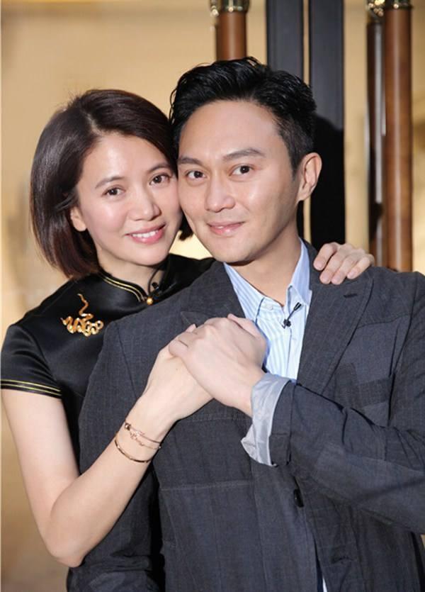 张智霖最近采访,透露袁咏仪现在学会了撒娇,依