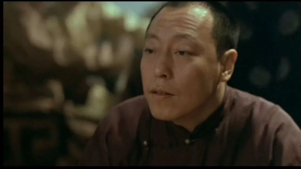 1994年,倪大红与葛优,巩俐搭戏出演张艺谋的电影《活着》,一个靠赌博