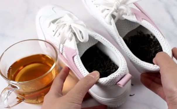 鞋子内撒一把，不管臭味有多大，轻松告别鞋臭烦恼，学会真棒