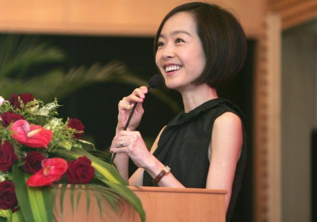 48岁陈鲁豫与31岁阿云嘎恋情曝光?男方3次秘密前往女方住处