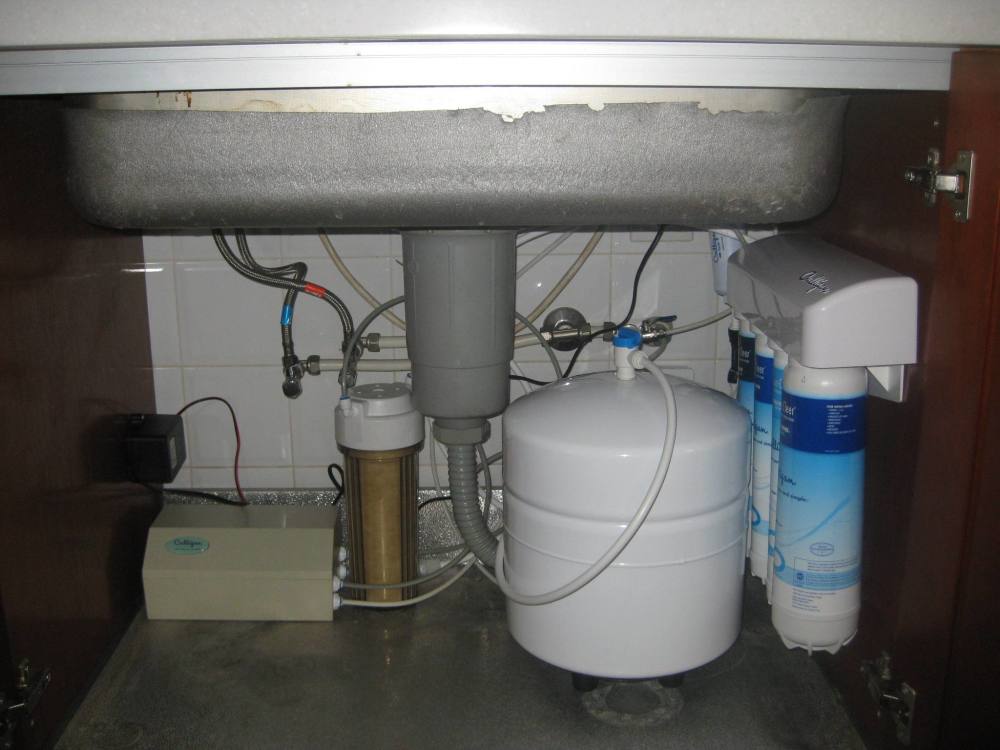 过滤器,可以对净化器起保护作用,负责拦截较大杂质,避免它们进入净水