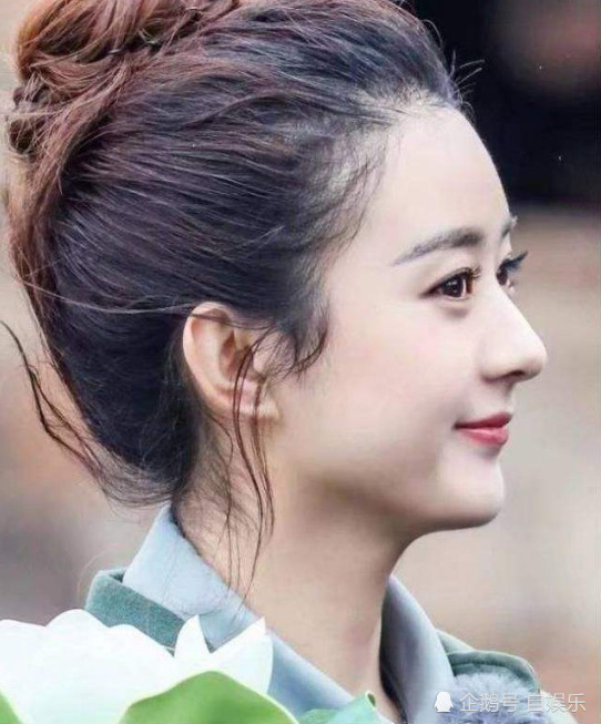 本以为赵丽颖董洁侧颜已够美,直到看到65岁赵雅芝,这