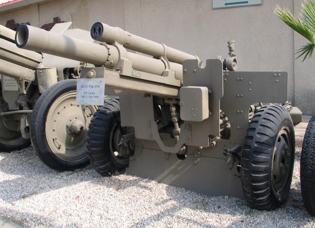 m2榴弹炮是一种105毫米拖曳榴弹炮,其设计简洁,生产成本低,火力