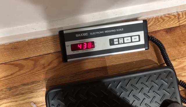 最硬核的减肥法,男子直播70天只喝水不吃饭,效