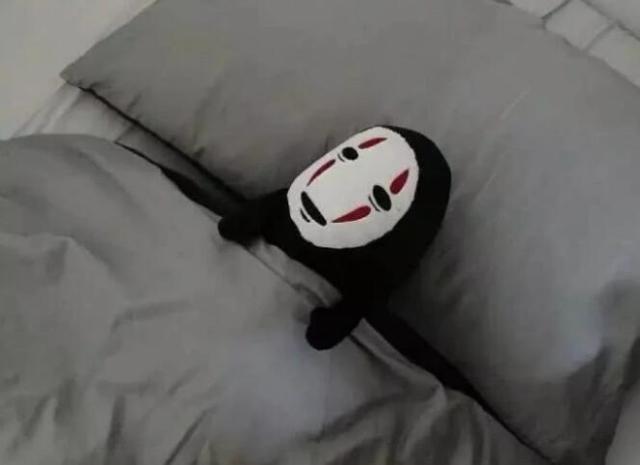 网易云《黑白》热评,失去我之后的你最好一败涂地,众叛亲离
