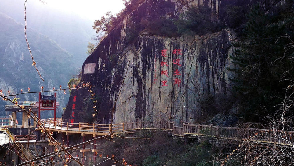 蜀道难,褒斜栈道最艰难;石门景区有赞叹,有遗憾