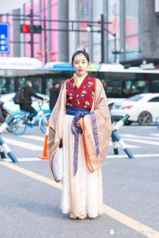 汉服圈真的可怕?大街上都能被人教训,网友:十