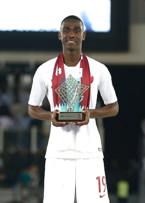 新华社:不要过度解读归化球员 其最大价值在于