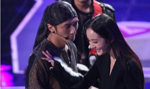 谢霆锋回应与杨幂的关系,对于王菲的感情有其