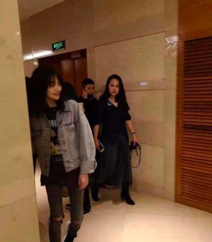 郑爽首次公开谈男朋友张恒:和他在一起很简单