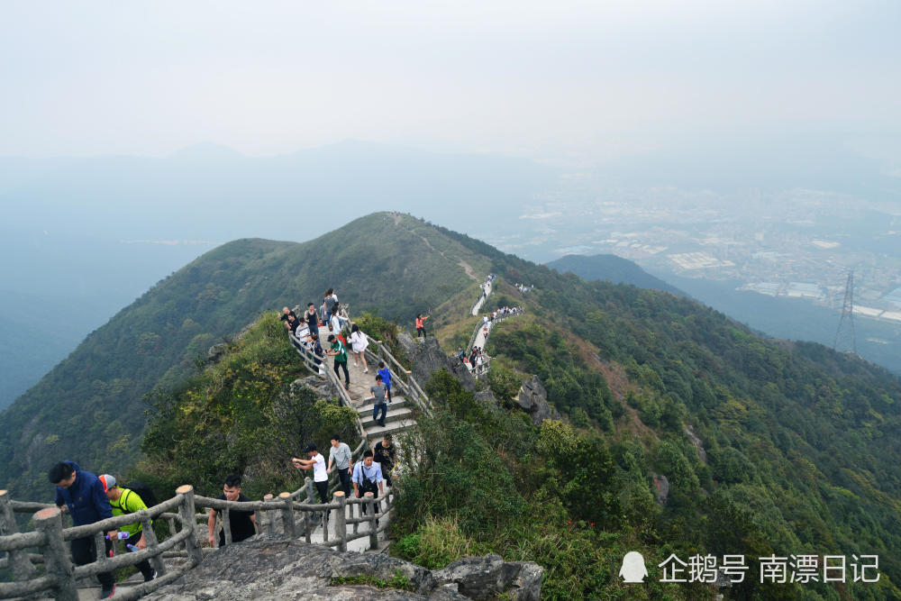 周末到谢岗银瓶山森林公园爬东莞第一峰,山高路险一路