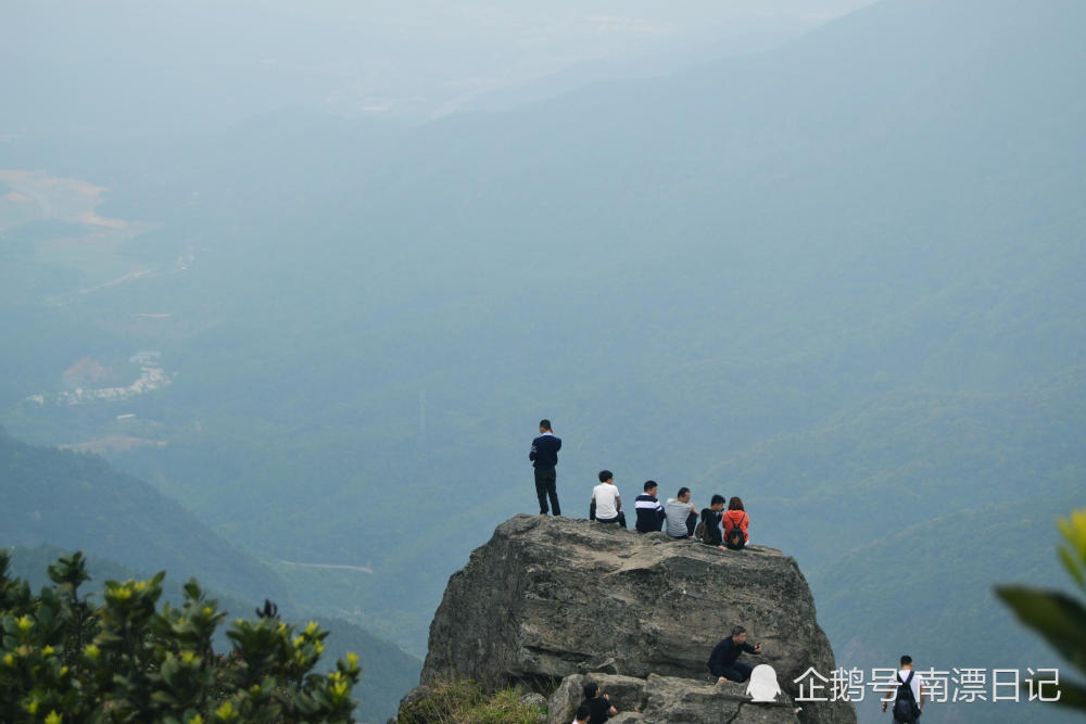 周末到谢岗银瓶山森林公园爬东莞第一峰,山高路险一路