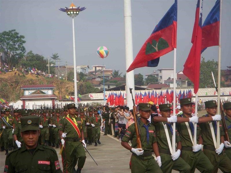 十年前缅甸佤邦二十周年大庆阅兵式:佤联军雄赳赳走过,气势很足