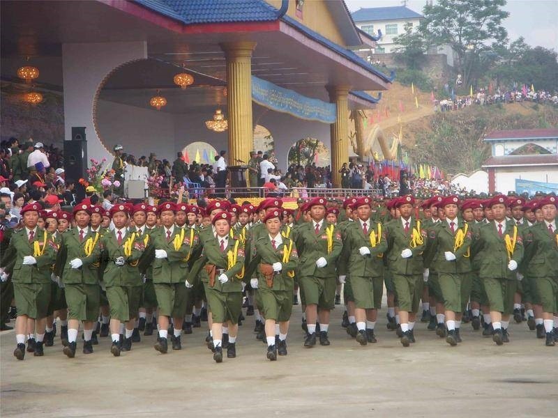 十年前缅甸佤邦二十周年大庆阅兵式:佤联军雄赳赳走过
