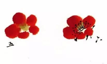 梅花由五个花瓣组成,画花瓣时,落笔后要转锋,将花瓣画成圆形,用此方法