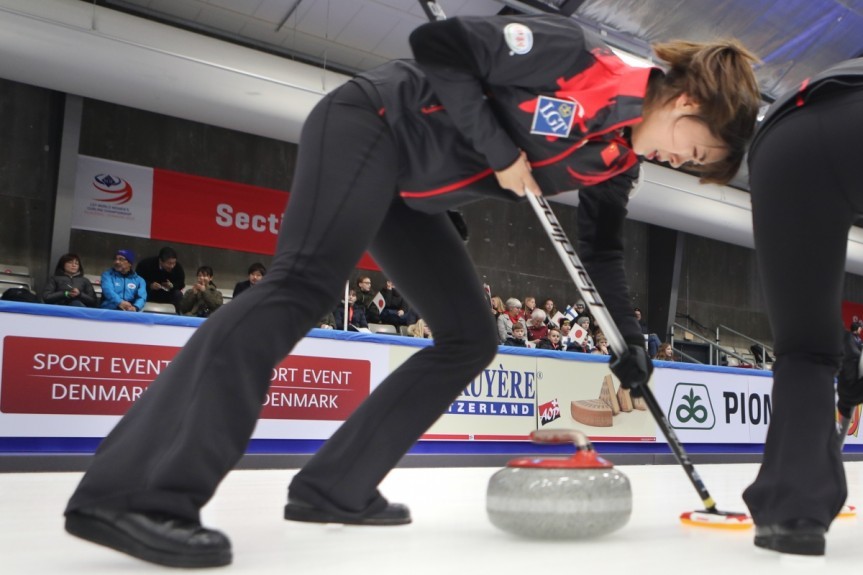 女子冰壶世锦赛中国击败德国 与俄罗斯并列排