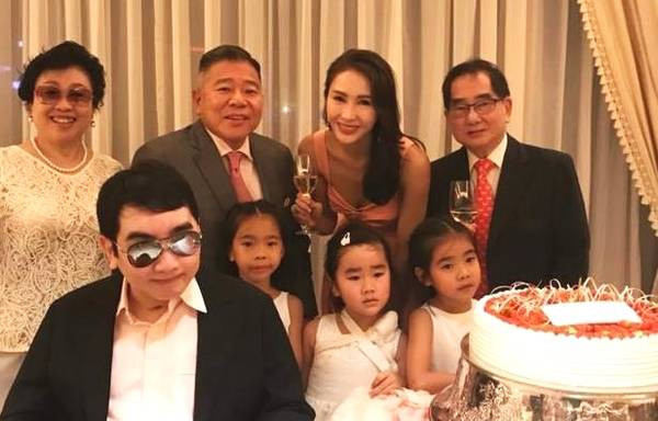 47岁黎姿晒与女儿日常照 感言能和女儿们一起