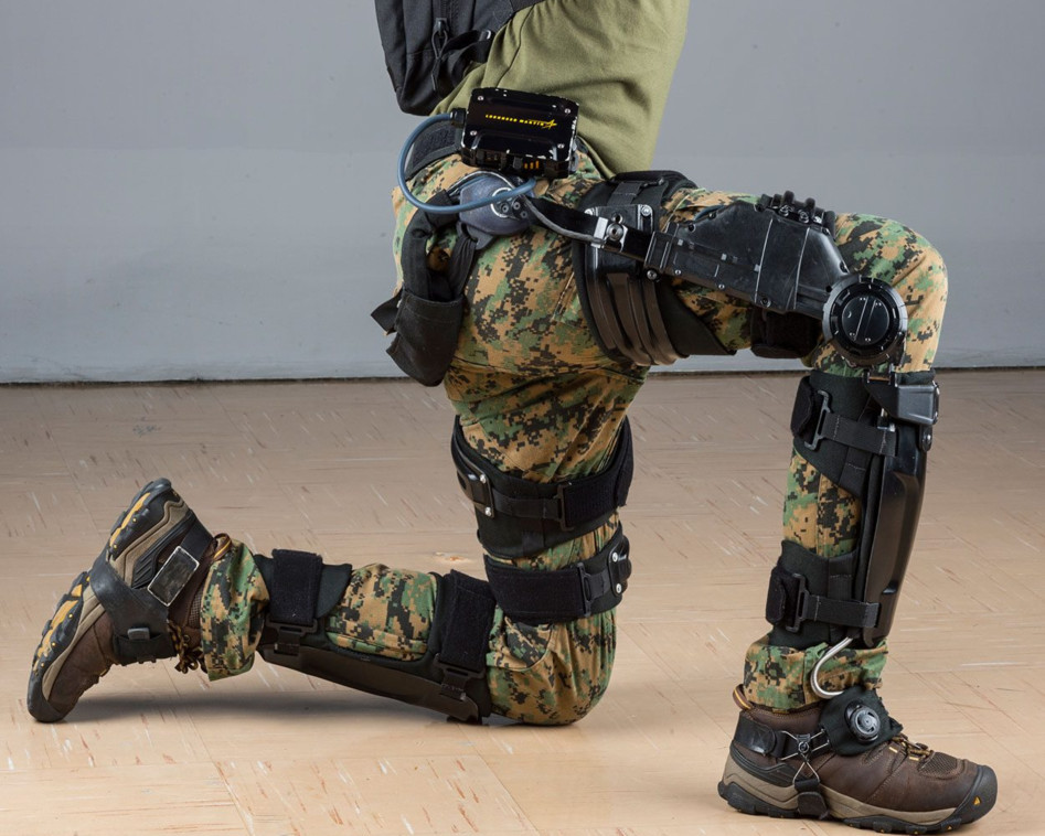 意大利造出未来单兵套装,手持加特林机枪,头盔科幻感十足