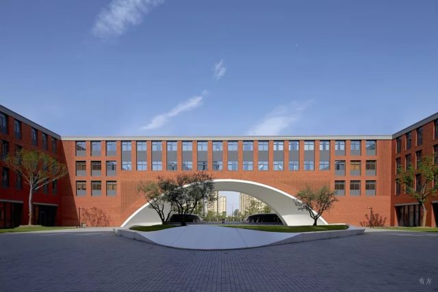 建筑形制的整合:北京外国语大学附属杭州橄榄树学校