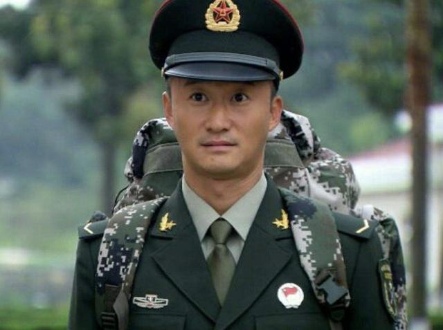 回顾他拍过的电影,说他是亚洲最帅的战士,毫不为过!