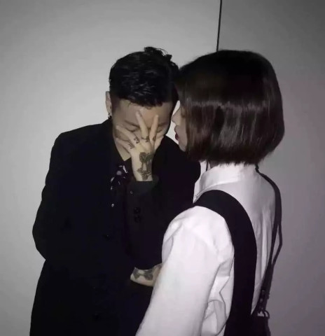 最近火了"黑色系"情侣头像,秒杀二次元,最后一组请勿