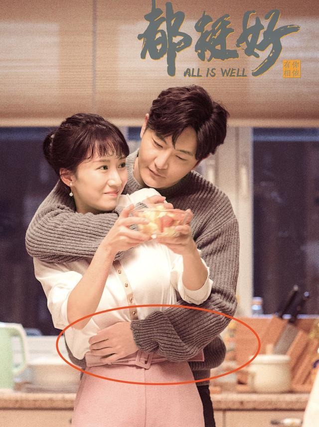 苏明成遭千人骂,但看他抱朱丽的绅士手就知道