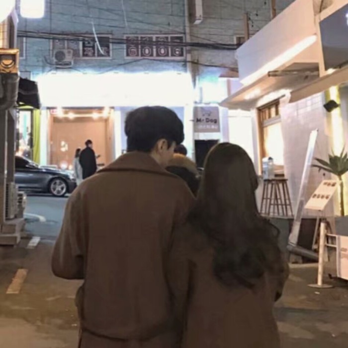 你的心情就很好吧,今天小编给大家分享的是如今超火的冷淡风情侣头像