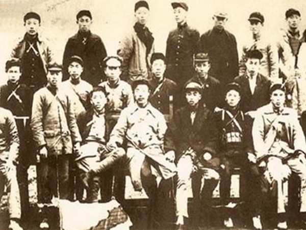 下列红军长征途中发生的大事,按其先后