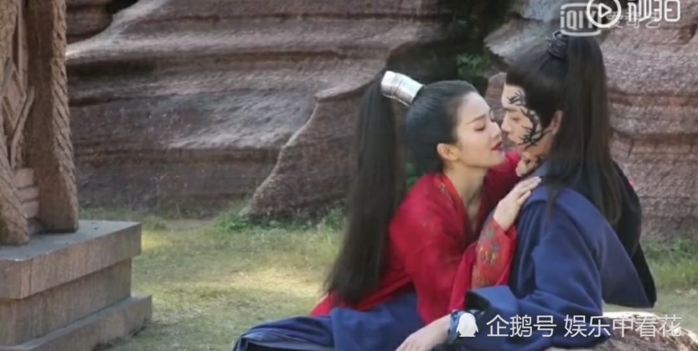 许凯和白鹿同时为新剧宣传,两人文案好默契,这是在