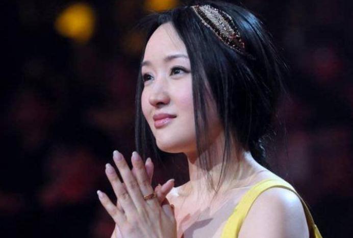 甜歌皇后杨钰莹已经领证?新郎是鲍国安儿子,网友不淡定了!