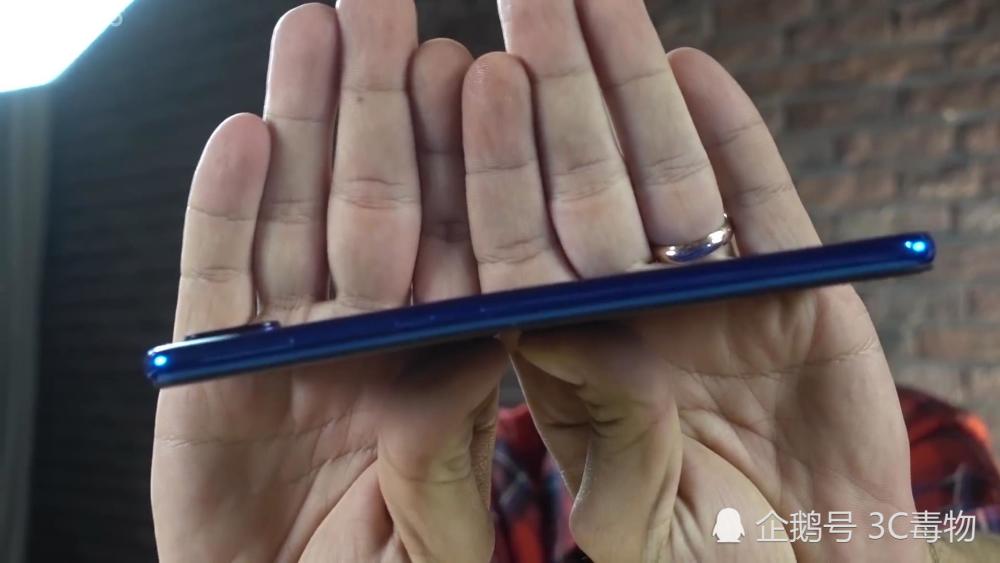 红米Note7砸西瓜敲核桃能否生还?外媒:雷军真