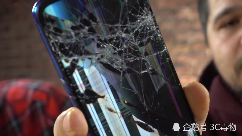 红米Note7砸西瓜敲核桃能否生还?外媒:雷军真