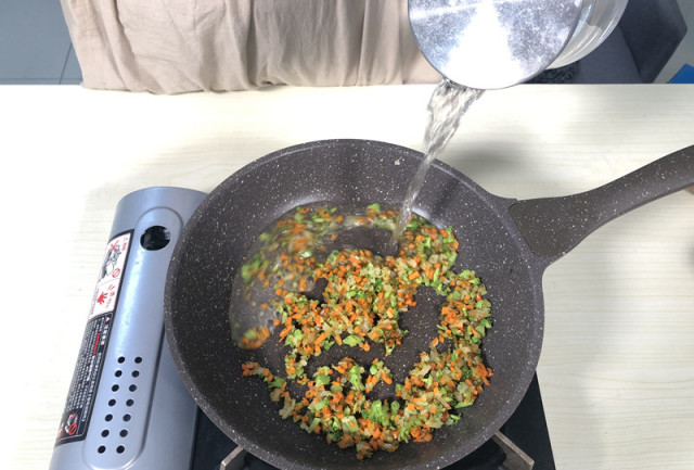 缤纷五彩香烩饭,美味营养好消化,宝宝吃了还要吃!