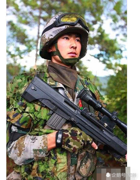 中国军人最真实的一面,岁月静好,总有人默默为你负重前行!
