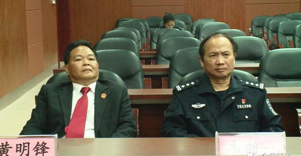 常委,政法委书记朱琳,副县长,公安局局长韦创一等领导观看了庭审直播