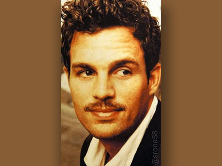 钢铁侠唐尼调侃美国队长:谁的胡子更好看?