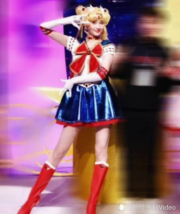 关晓彤变身美少女战士水冰月大长腿逆天,和baby比谁更