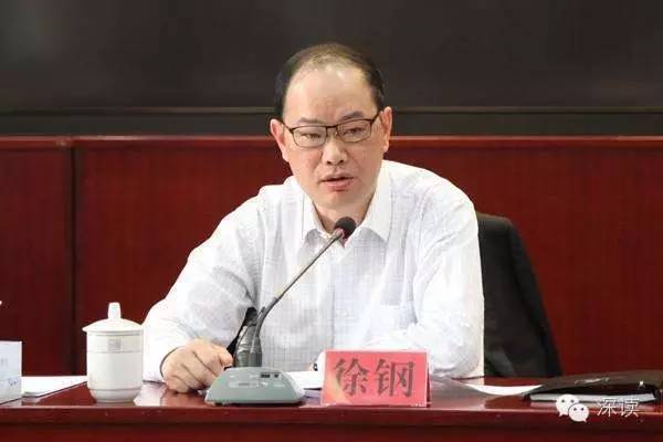 廳官受賄5千萬為升副部 哪些官員濫用“經(jīng)濟(jì)學(xué)”?