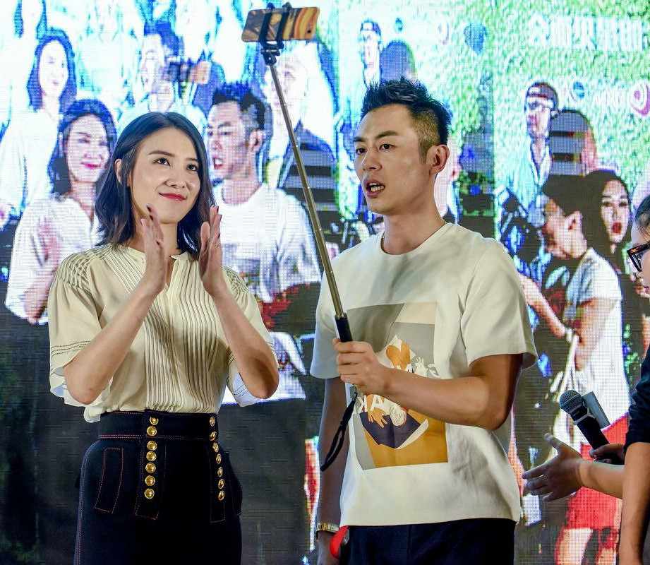 宋佳和朱亚文罕见同框,当图四一出,网友:求沈佳妮的