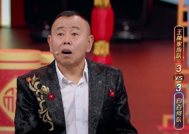 风波再升级,潘长江挑战蔡徐坤直播喝水,因动作危险被
