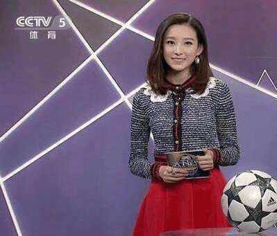 她因"裤头滑落"成名,今成央视主持人,网友:内心强大,比不了