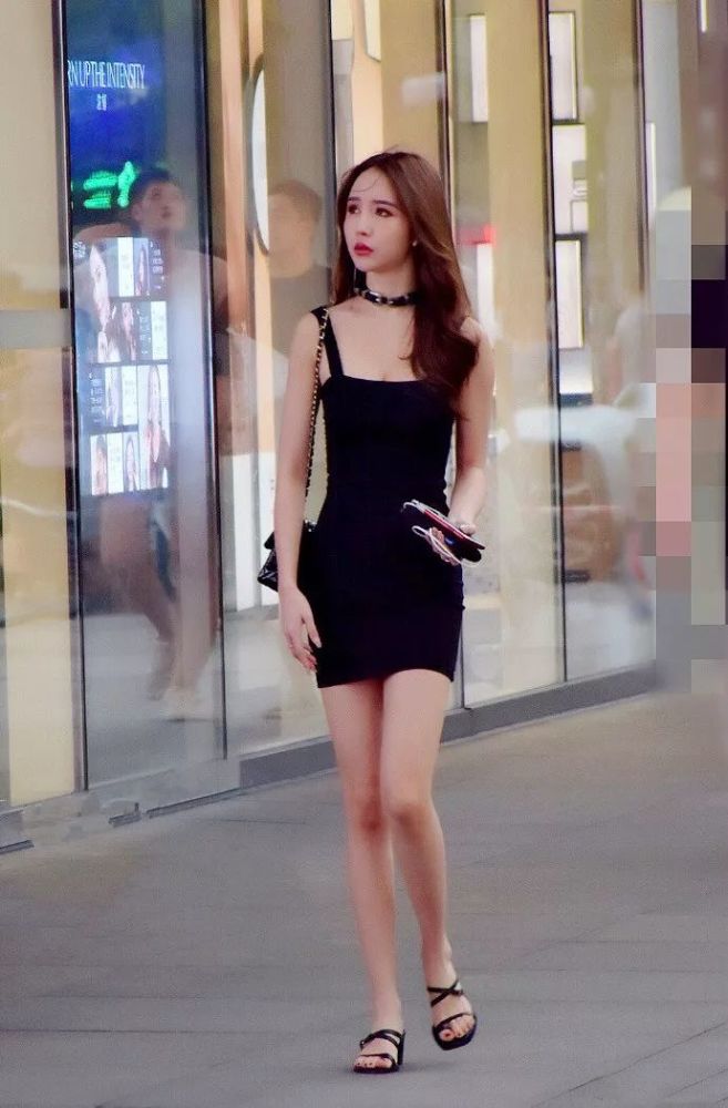 高跟鞋简约又时尚，搭配出街为女生魅力加分不少