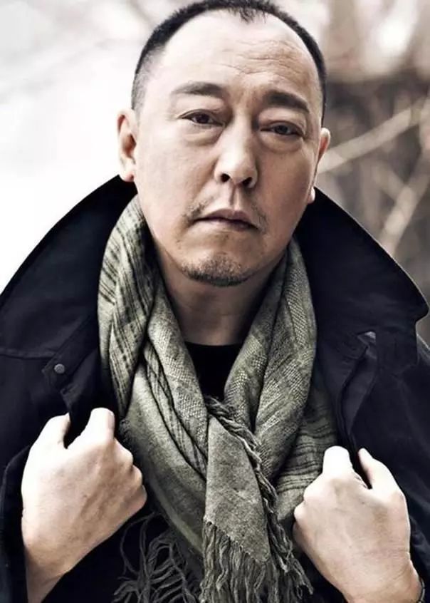 《都挺好》男星挑战寸头,苏大强作爹变硬汉,少年明成撞脸屈楚萧