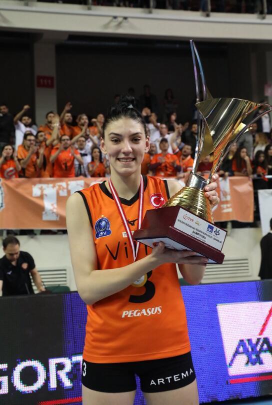 土耳其杯伊萨奇巴希女排夺赛季第二冠 博斯科维奇荣膺