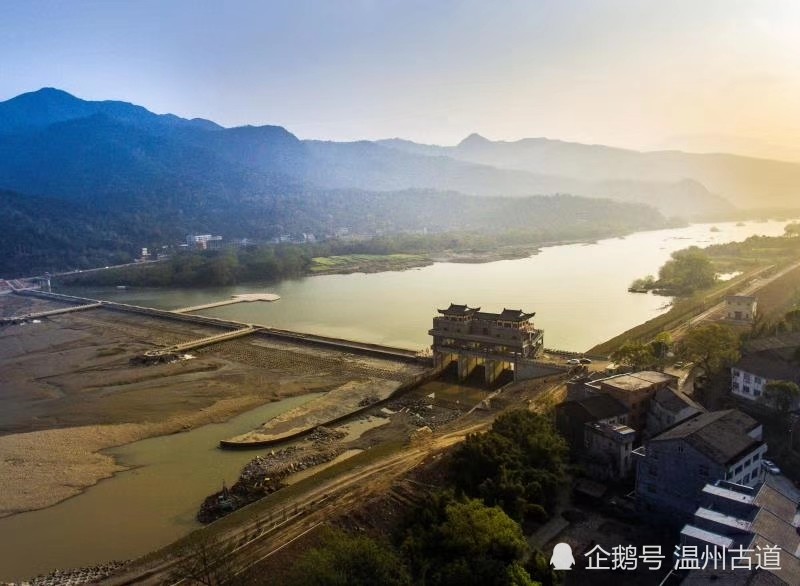 晚霞中的瑞安高楼滩脚堰坝,又是一道风景