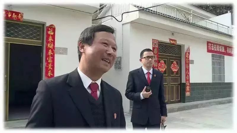 王国辉:他这儿的房子谁在住着啊?