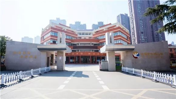 合肥市和平小学是瑶海区一所窗口学校,也是合肥市一流名校,是一所