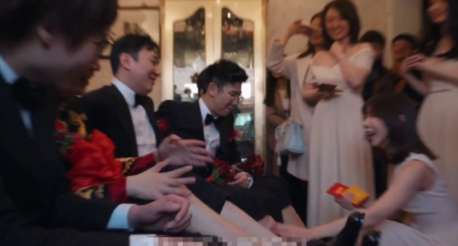 王思聪当伴郎被伴娘撕腿毛仍一脸宠溺，事后带伴娘吃烧烤加餐（组图） - 3